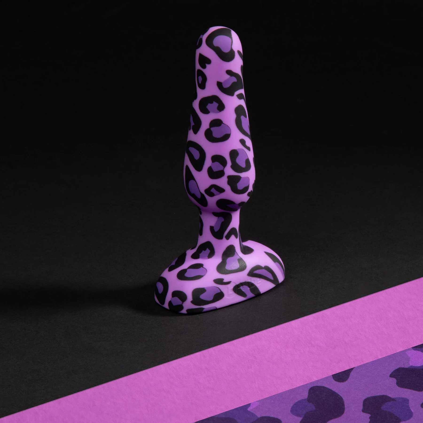 b-Vibe Leopard Novice Plug Special Edition Vibrating Anal Plug - Image 14