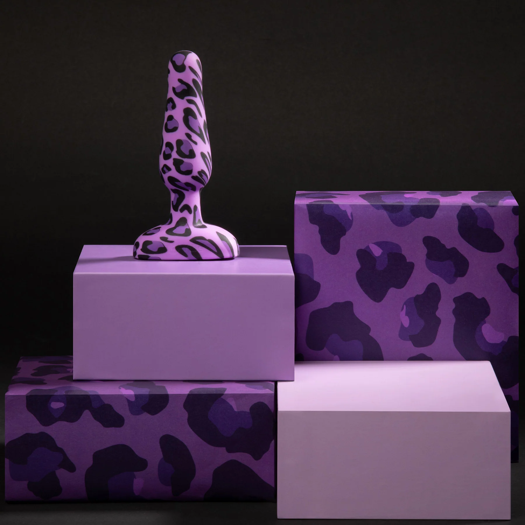 b-Vibe Leopard Novice Plug Special Edition Vibrating Anal Plug - Image 5