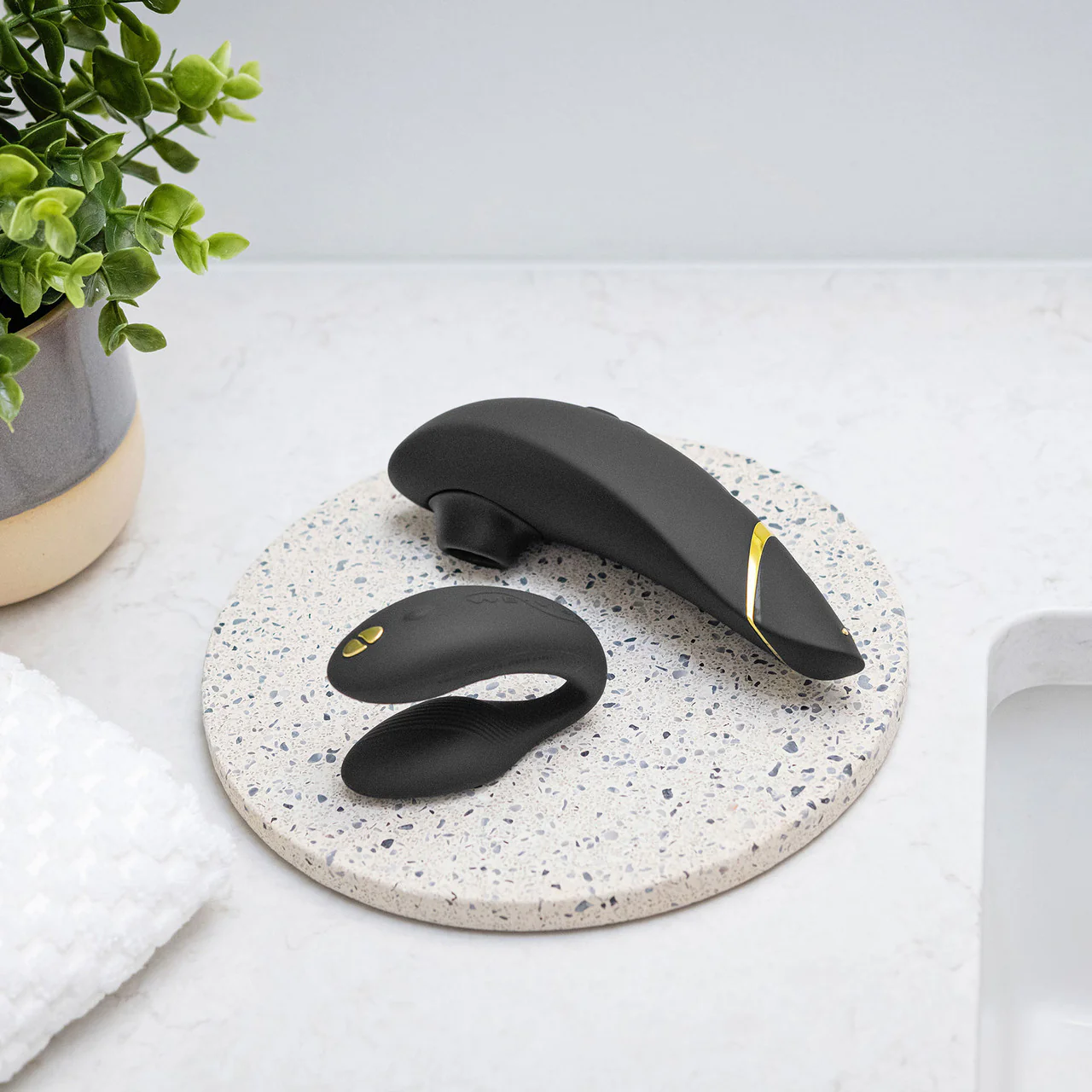 Golden Moments Collection 2 - We-Vibe Chorus Couples Vibrator & Womanizer Premium 2 Clitoral Stimulator - Image 8
