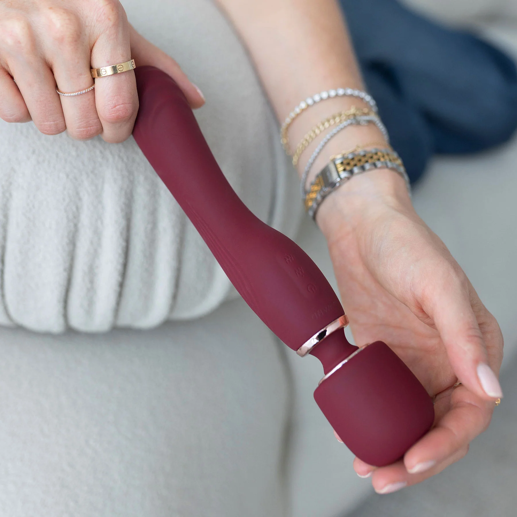 Le Wand Flat Top Fusion G Double-Ended Petite Wand Silicone Vibrator - Image 2