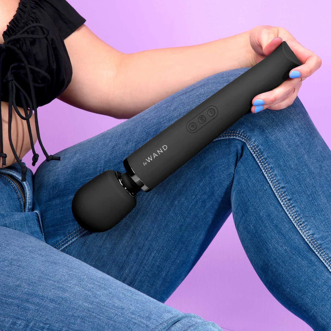 Le Wand Rechargeable Vibrating Body Massager - Black - Image 10