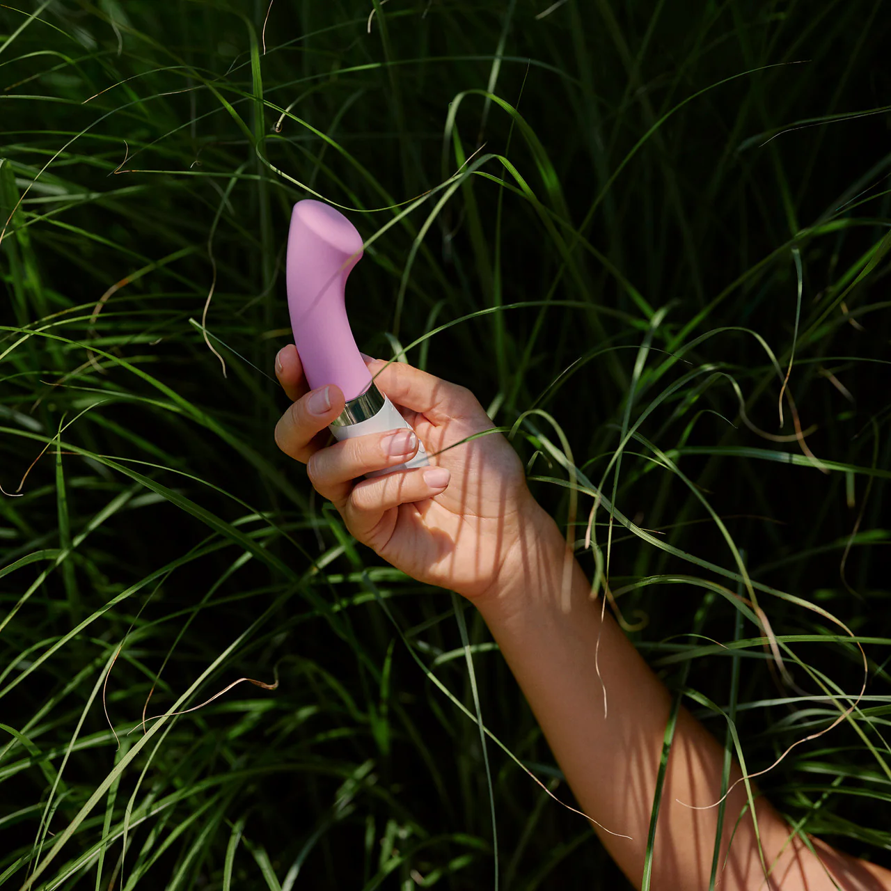 LELO GIGI 2 Waterproof Rechargeable G-Spot Vibrator - Pink - Image 4