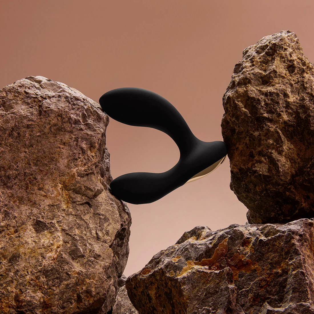 LELO HUGO 2 Rechargeable Waterproof Silicone App Controlled Prostate Massager - Black - Image 4