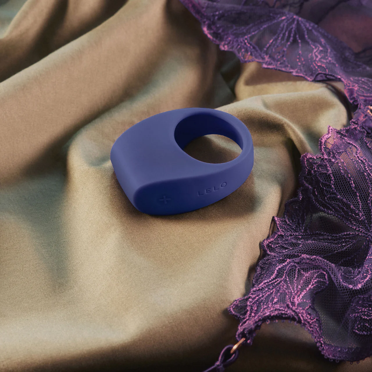 LELO TOR 3 Silicone Waterproof Rechargeable App Enabled Vibrating Cock Ring - Base Blue - Image 4