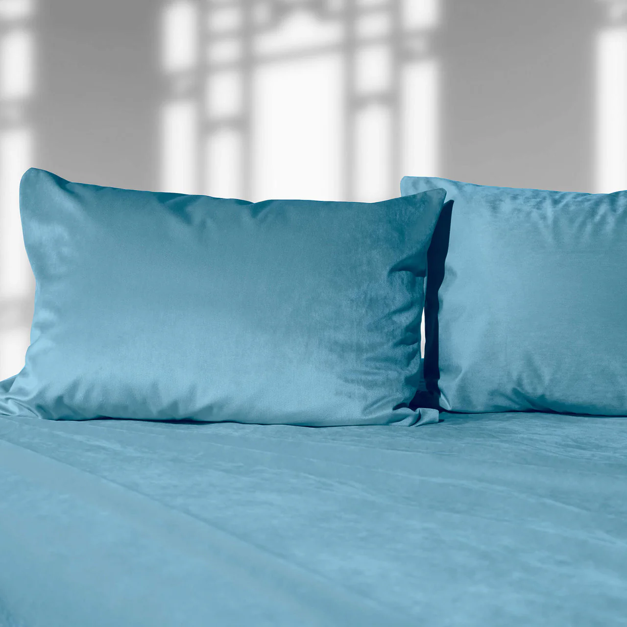 Liberator Liquid Velvet Sheet & Pillow Covers - King Size, Cyan - Image 2