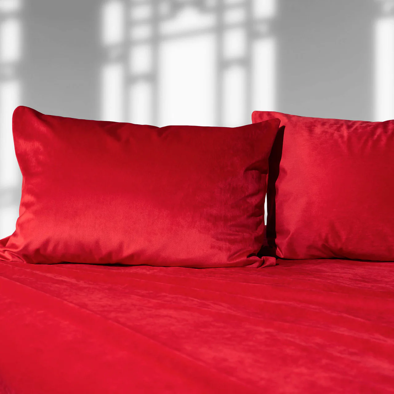Liberator Liquid Velvet Sheet & Pillow Covers - Queen Size, Red - Image 2