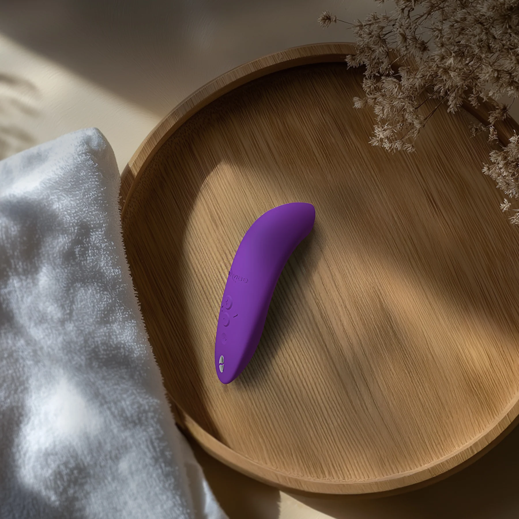 Melt 2 By We-Vibe Waterproof Rechargeable Pleasure Air™ Clitoral Stimulator - Image 17