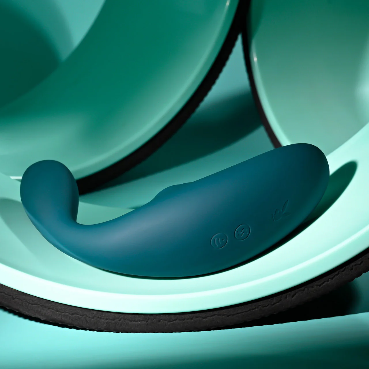 Playboy Pleasure Charmer Rechargeable Silicone Dual Stimulation Vibrator With Clitoral Suction - Image 12
