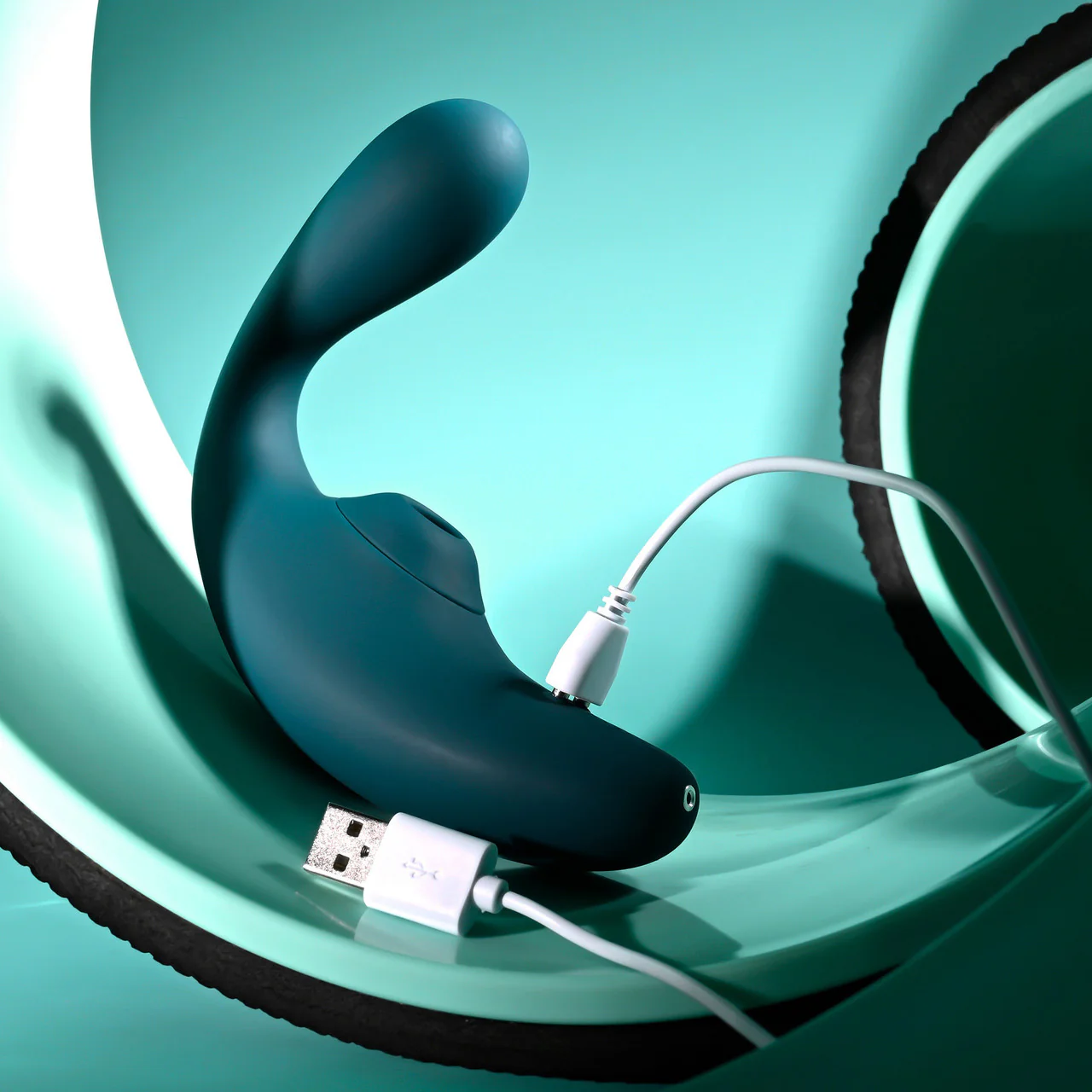 Playboy Pleasure Charmer Rechargeable Silicone Dual Stimulation Vibrator With Clitoral Suction - Image 8
