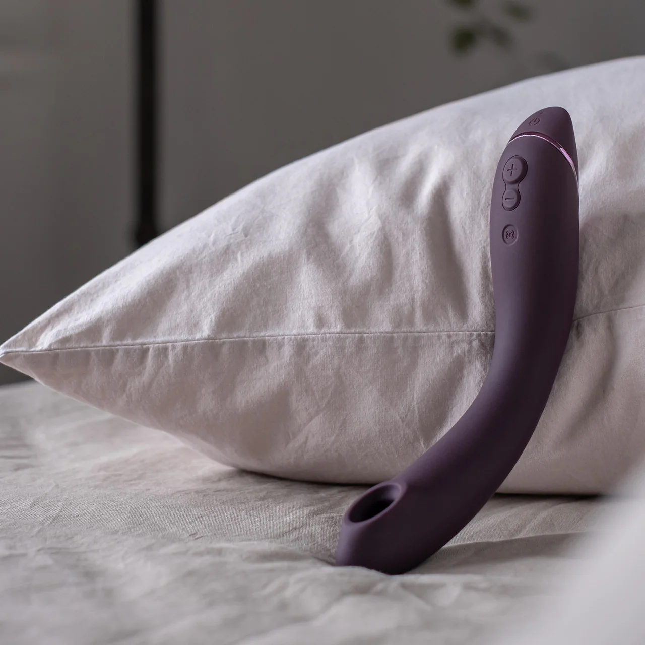 Womanizer OG Pleasure Air G-Spot Stimulator With Vibration - Aubergine - Image 29