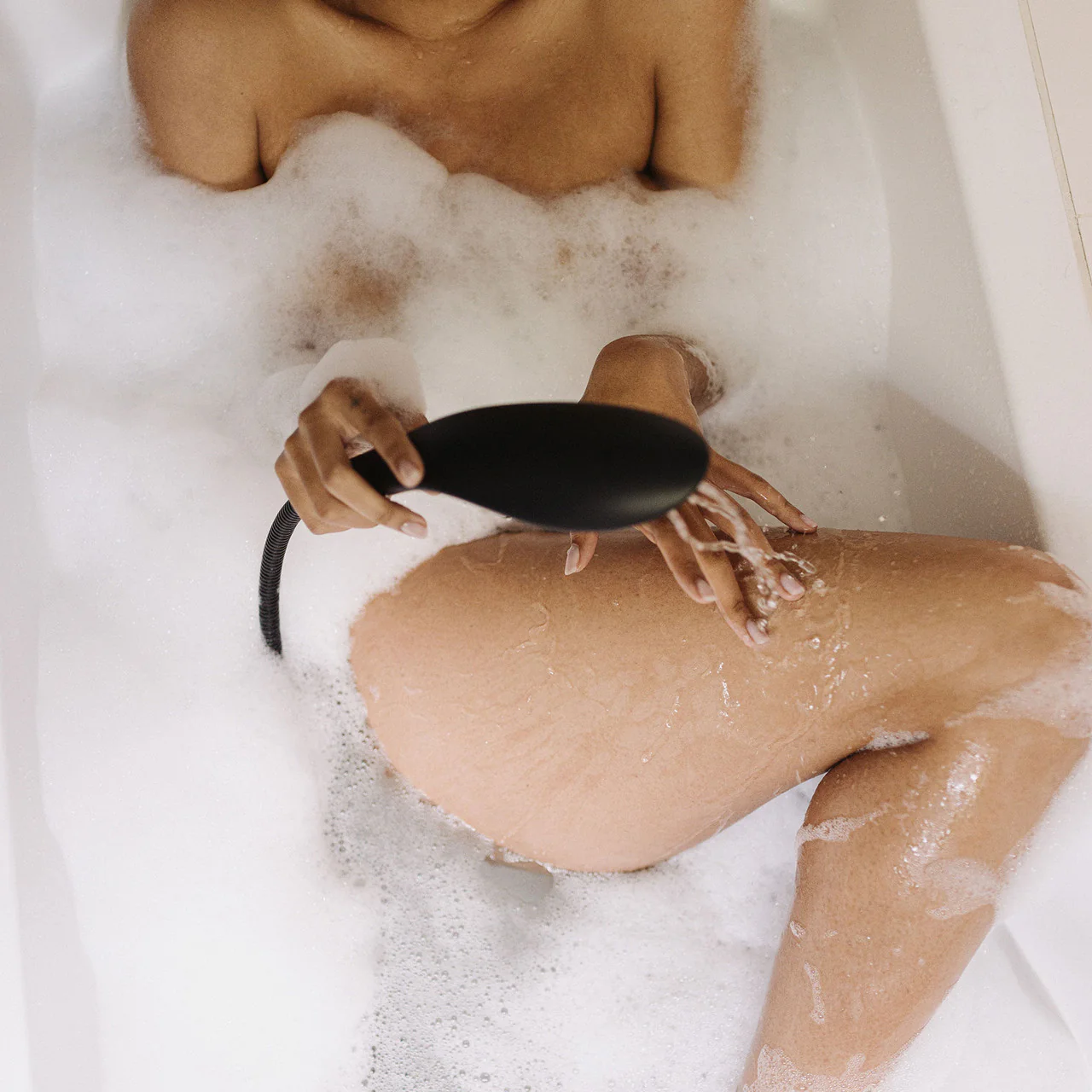 Womanizer Wave Shower Head & Water Massage Clitoral Stimulator - Black - Image 18