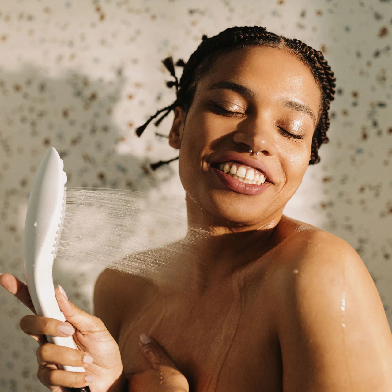 Womanizer Wave Shower Head & Water Massage Clitoral Stimulator - White - Image 16