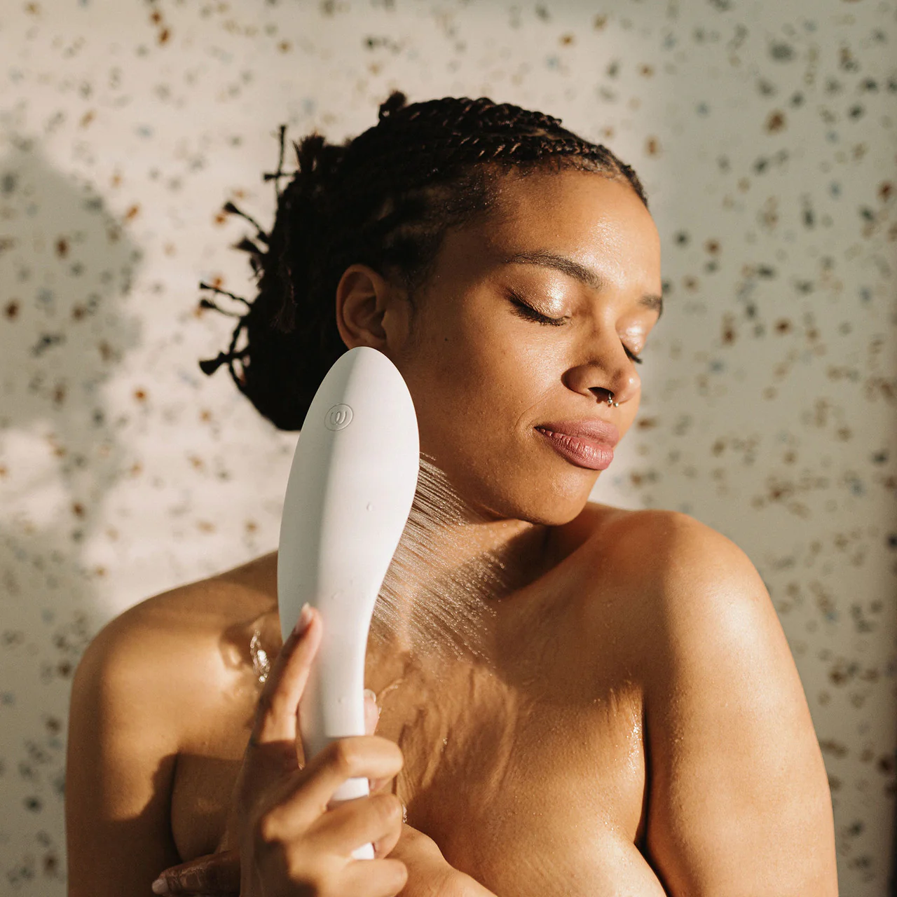 Womanizer Wave Shower Head & Water Massage Clitoral Stimulator - White - Image 19